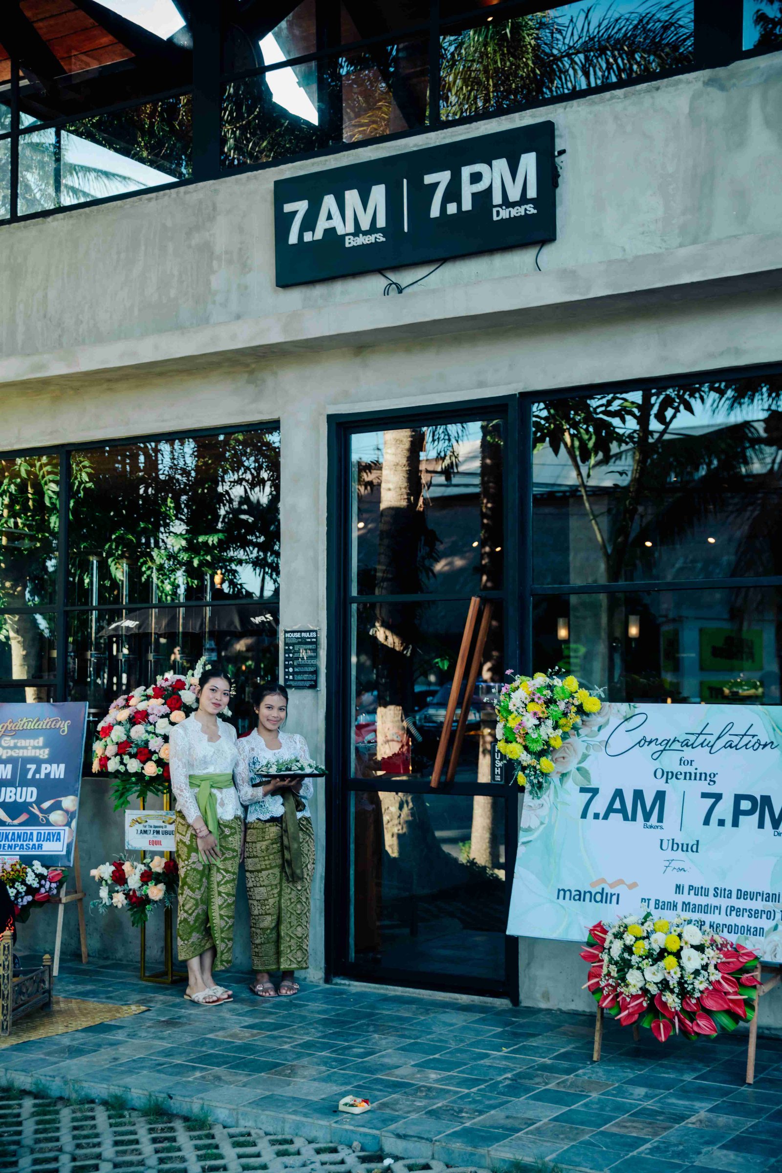 7AM Bakers and 7PM Diners Ubud exterior